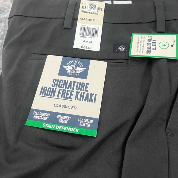 Dockers from Macys 
Size 42x30
Two colors 
Classic fit - Picture 7 of 7